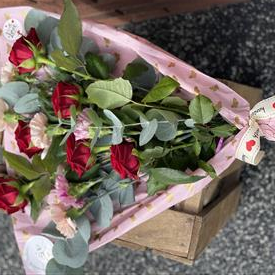 Romantic flat bouquet 