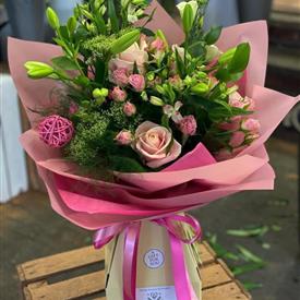 Mothers day florist choice size large pinks
