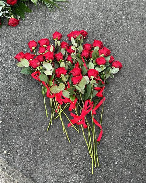 Rotherham Roses Single Red Roses - Funeral Flowers Rotherham